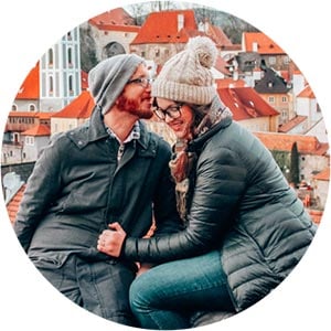 Lia and Jeremy are the married couple behind the Travel Guide Links travel blog!